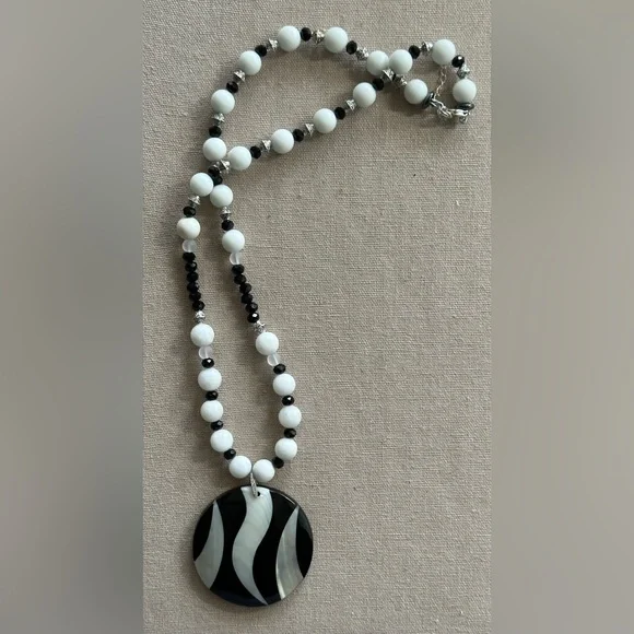 26-1/2 inch Black and White Mother of Pearl Long necklace - Picture 14 of 16